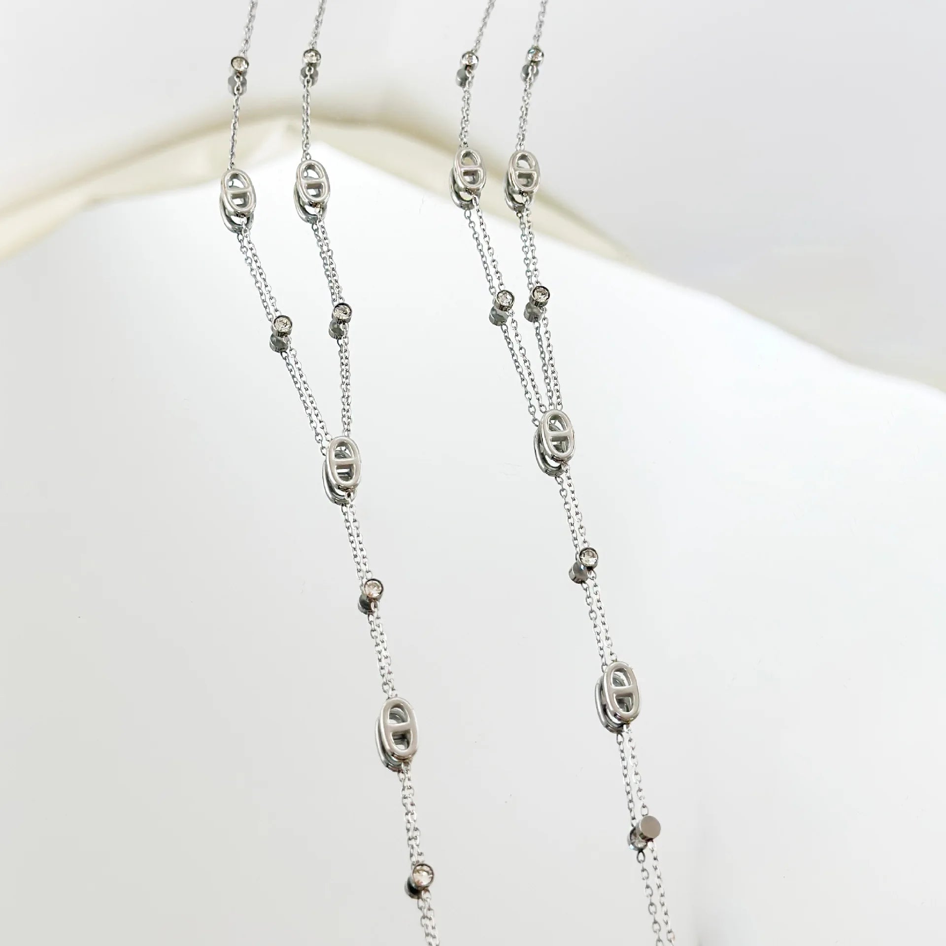 Elegant Y-Chain Necklace – Minimal French-Inspired Jewelry
