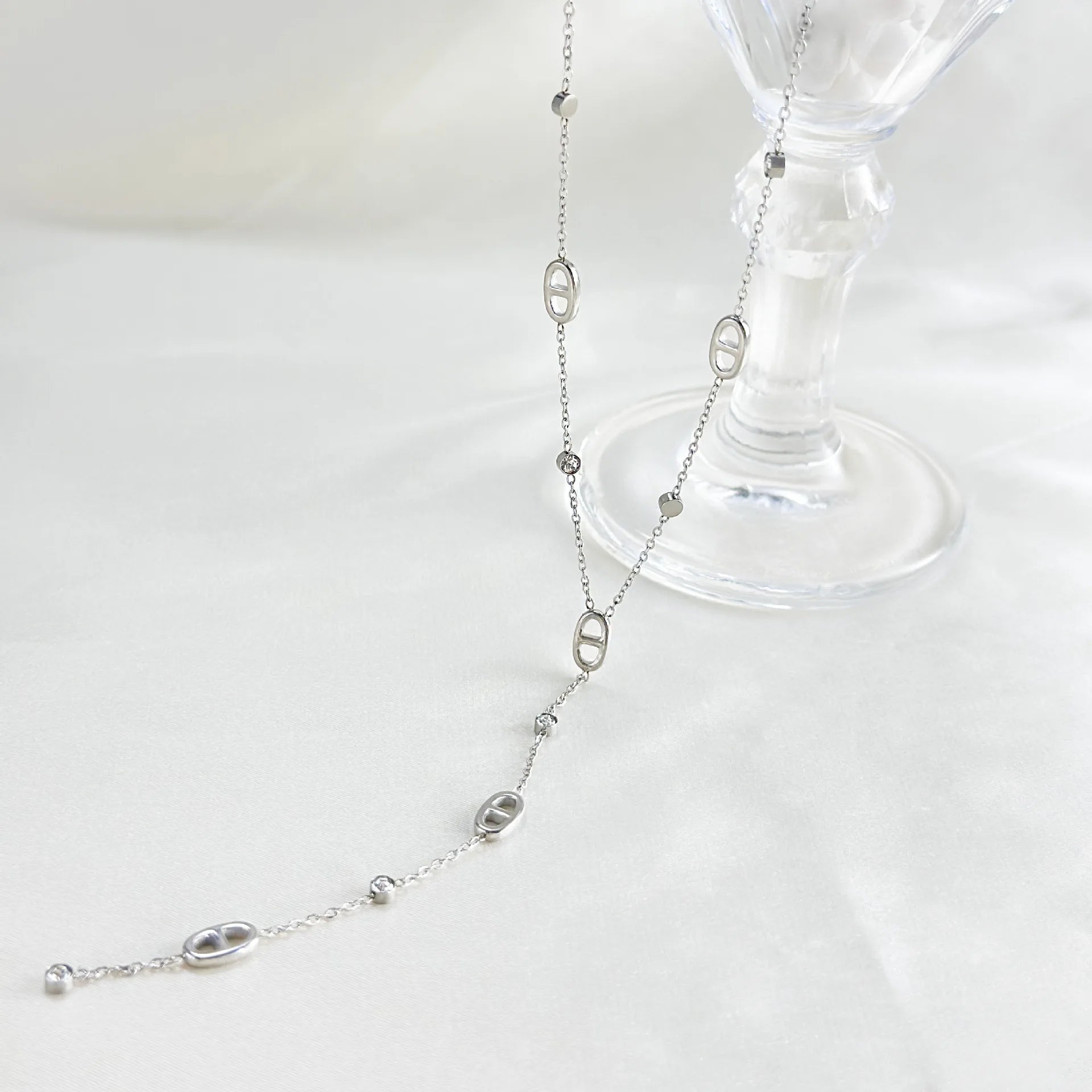 Elegant Y-Chain Necklace – Minimal French-Inspired Jewelry