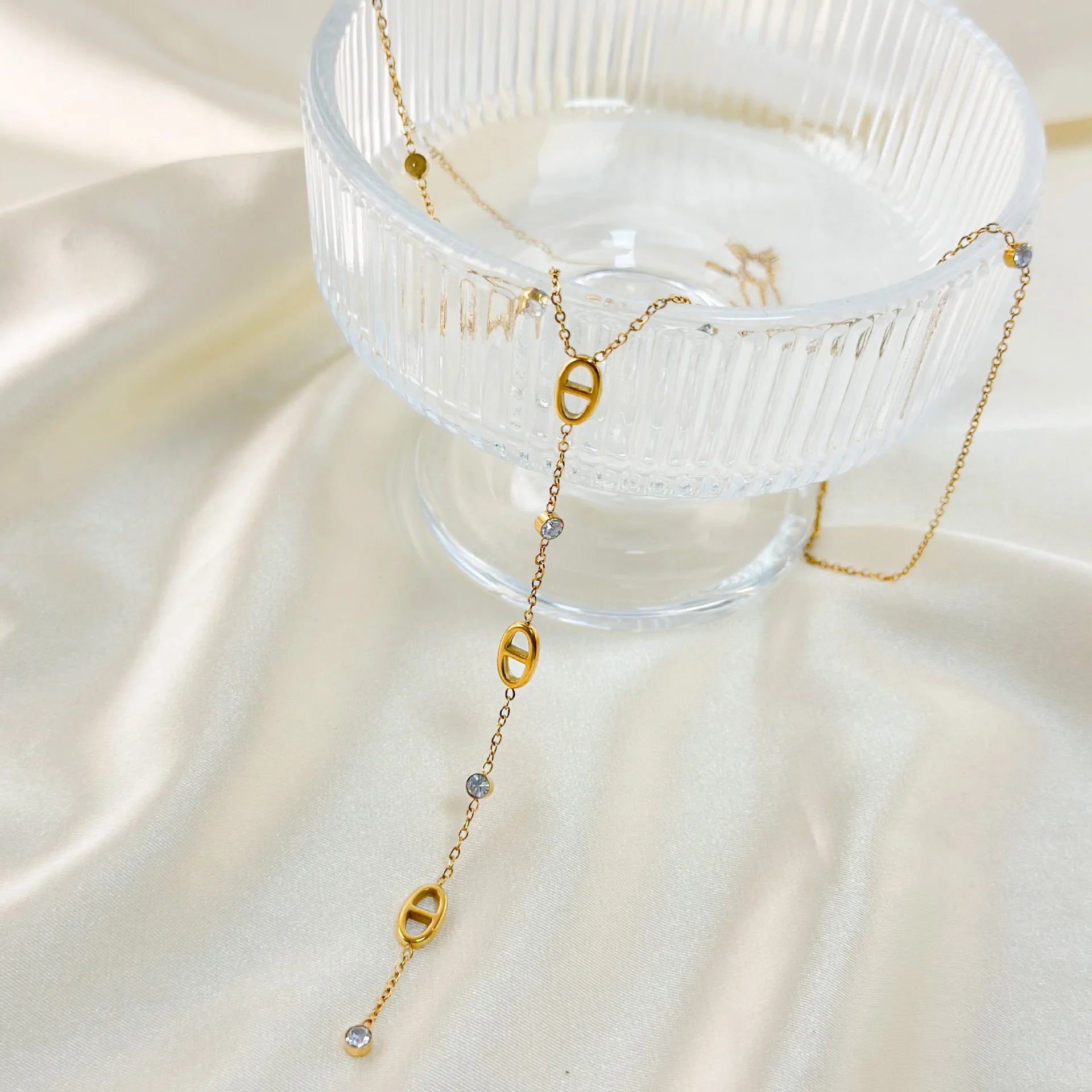 Elegant Y-Chain Necklace – Minimal French-Inspired Jewelry