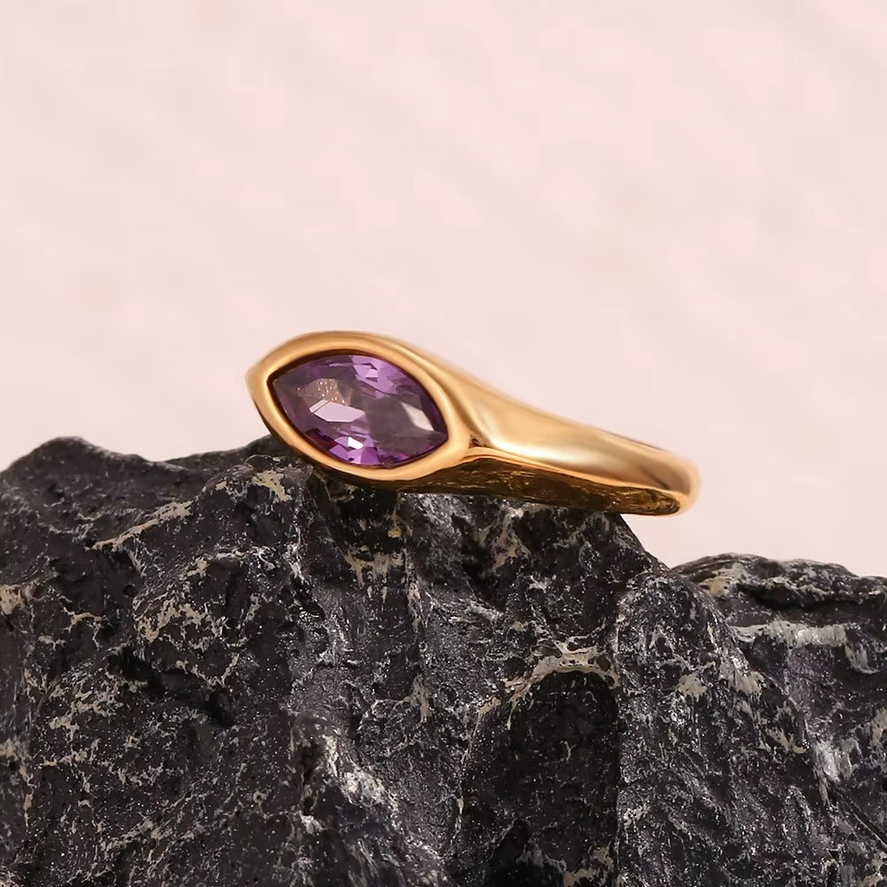 Golden Eye Zircon Ring – 18K Plated Seal Design