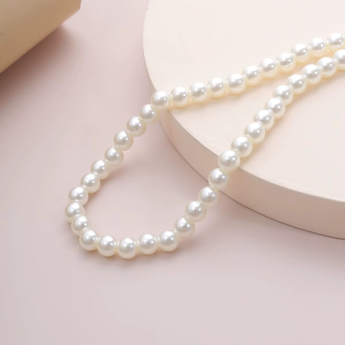 Elegant White Pearl Necklace – Timeless Classic Design